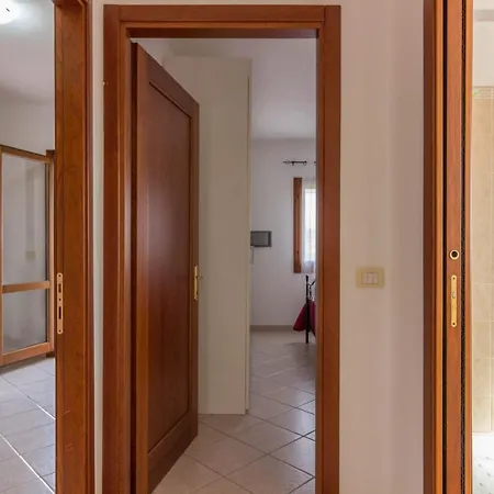 Guesthost Birght Flat With Terrace & Private Parking! Appartement