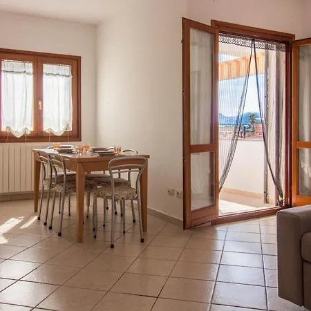 Διαμέρισμα Guesthost Birght Flat With Terrace & Private Parking! Όλμπια
