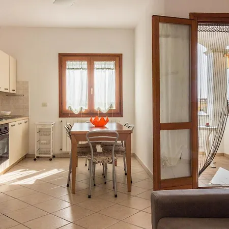 Guesthost Birght Flat With Terrace & Private Parking! Όλμπια