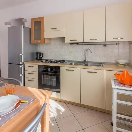 Bright Flat With Terrace & Private Parking! Olbia