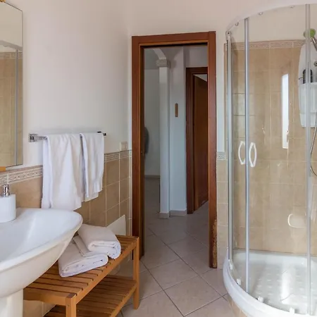 Guesthost Birght Flat With Terrace & Private Parking! * Όλμπια