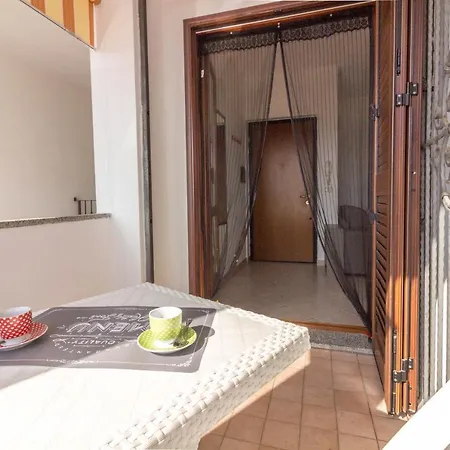 Guesthost Birght Flat With Terrace & Private Parking! Όλμπια