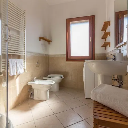 Guesthost Birght Flat With Terrace & Private Parking! Όλμπια