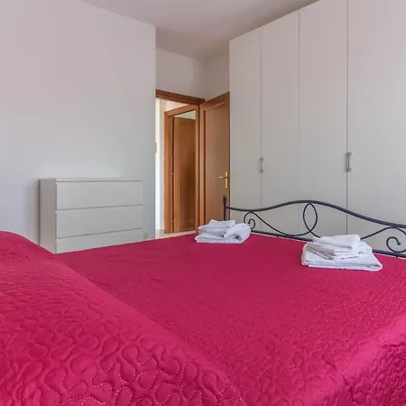Bright Flat With Terrace & Private Parking! Apartment Olbia