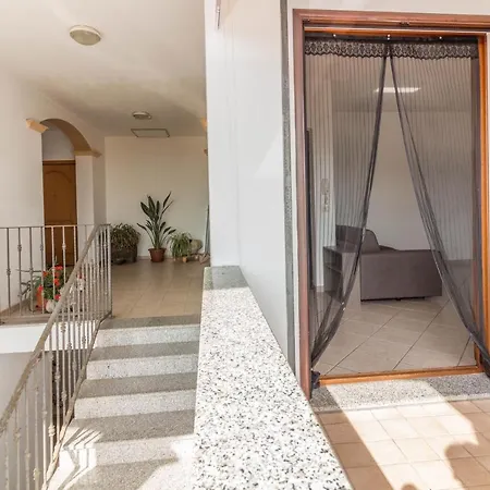 Διαμέρισμα Guesthost Birght Flat With Terrace & Private Parking! *